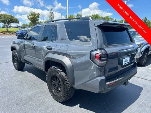 Used 2025 Toyota 4Runner SR5 AWD/4WD image 17