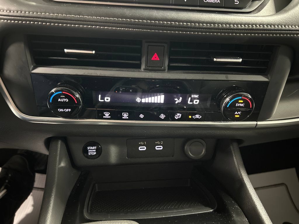 Used 2025 Nissan Rogue SV AWD/4WD image 17