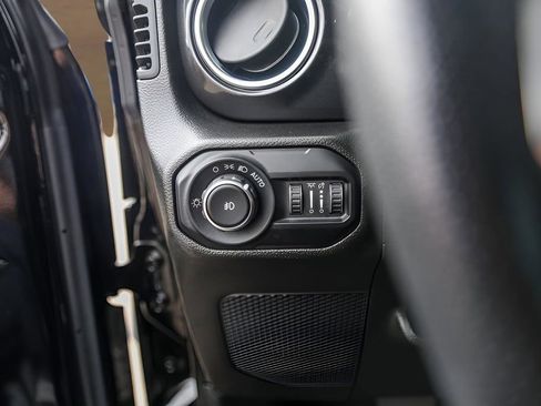 Used 2021 Jeep Wrangler Unlimited Rubicon w/ Xtreme Recon 35" Tire Package image 16