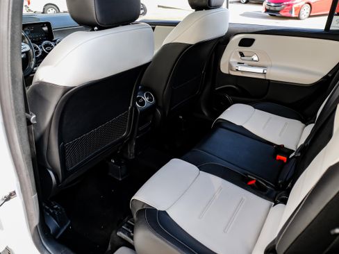 Used 2021 Mercedes-Benz GLB 35 AMG GLB 35 AMG image 31