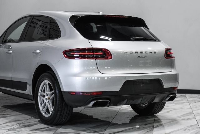 Used 2018 Porsche Macan Sport Edition AWD/4WD image 15