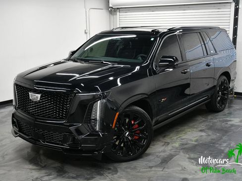 Used 2026 Cadillac Escalade ESV V w/ LPO, ONYX Package AWD/4WD image 2