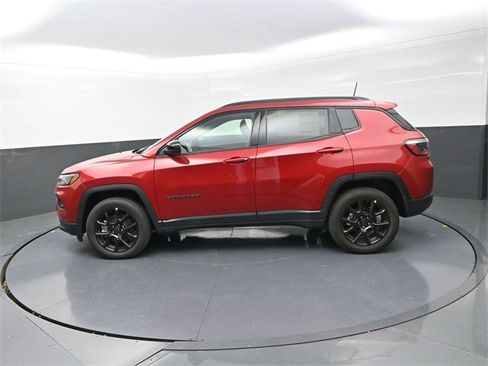 New 2026 Jeep Compass Latitude image 4