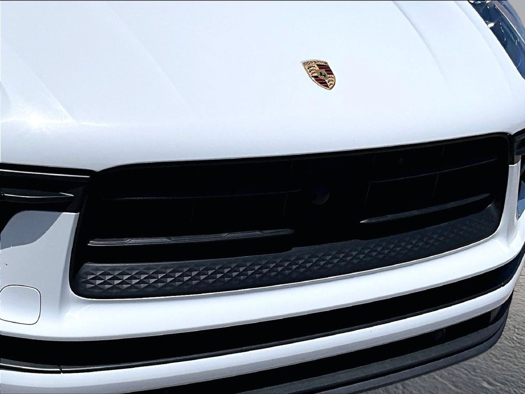 Certified 2024 Porsche Macan AWD/4WD image 15
