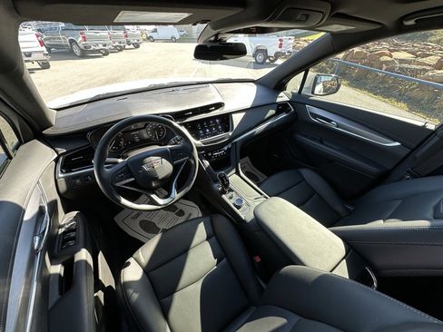 Certified 2025 Cadillac XT6 Luxury image 14