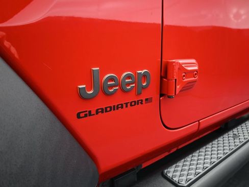 Used 2024 Jeep Gladiator Mojave w/ Convenience Group AWD/4WD image 10