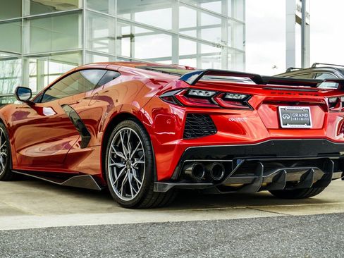 Used 2024 Chevrolet Corvette Stingray Preferred Cpe w/ Battery Protection Package RWD image 12