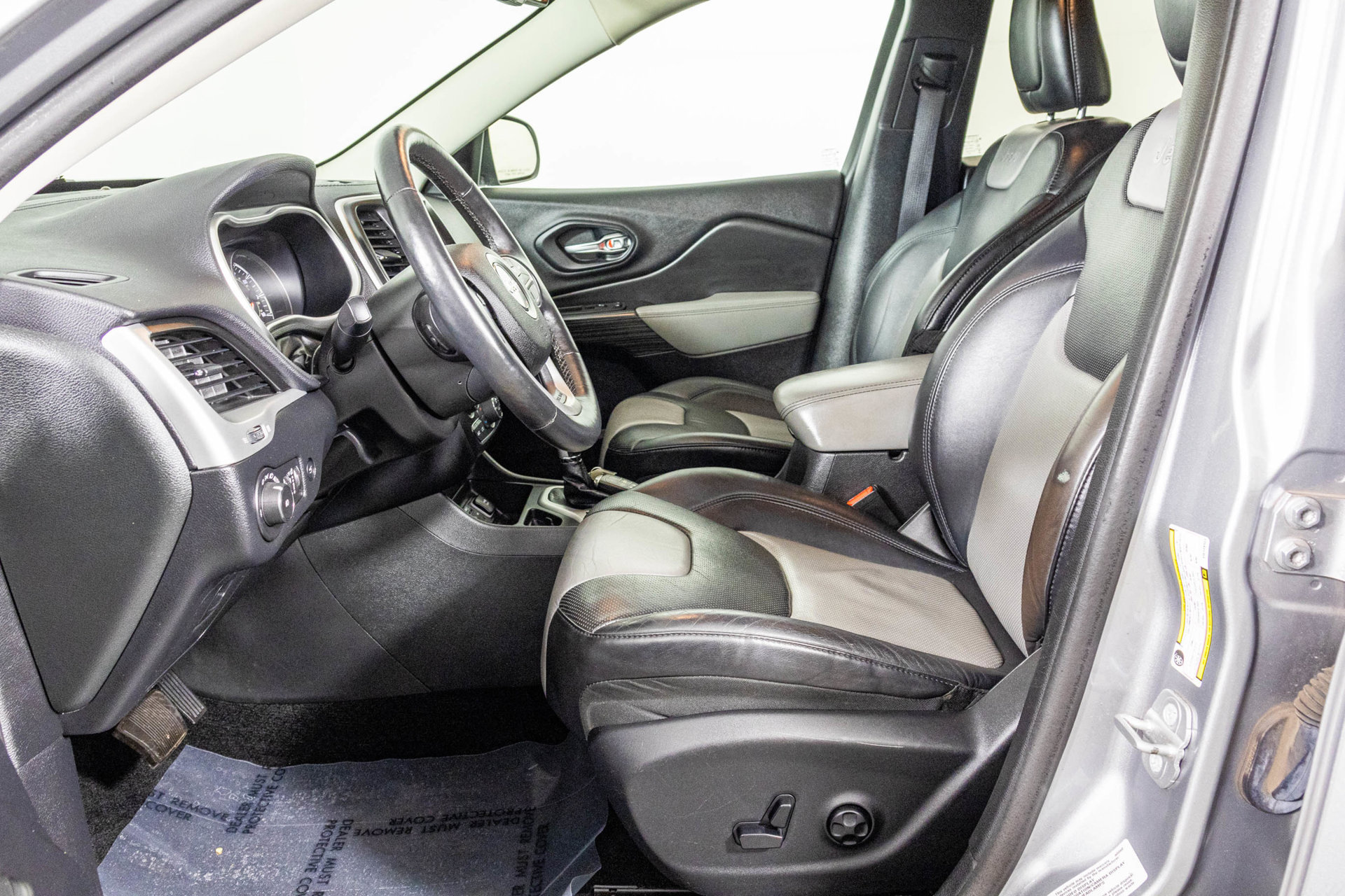 Used 2014 Jeep Cherokee Limited w/ Luxury Group FWD image 22
