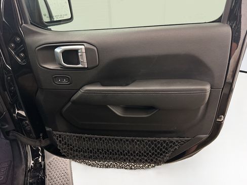 Used 2023 Jeep Wrangler Unlimited Sahara AWD/4WD image 33