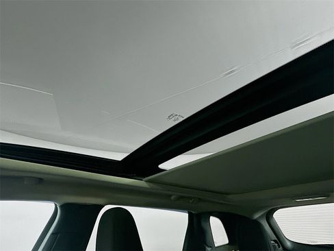 Used 2014 Jeep Cherokee Latitude w/ Comfort/Convenience Group image 21