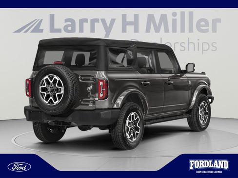 Used 2022 Ford Bronco Outer Banks w/ Sasquatch Package AWD/4WD image 2