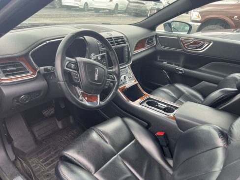 Used 2017 Lincoln Continental Select w/ Climate Package FWD image 8