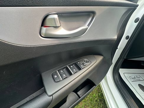 Used 2022 Kia Forte LXS FWD image 13