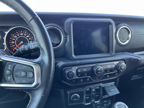 Used 2020 Jeep Wrangler Unlimited Sahara image 32