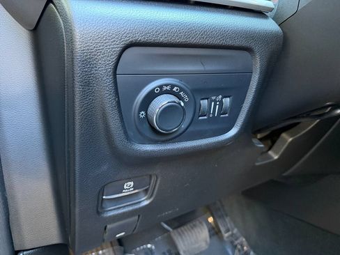 Used 2023 Jeep Grand Cherokee Altitude AWD/4WD image 19