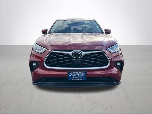 Used 2020 Toyota Highlander LE AWD/4WD image 3