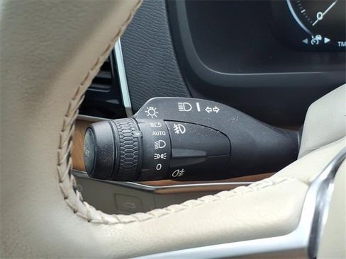 Used 2021 Volvo XC90 T5 Momentum w/ Advanced Package image 24