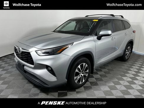 Used 2023 Toyota Highlander XLE AWD/4WD image 1