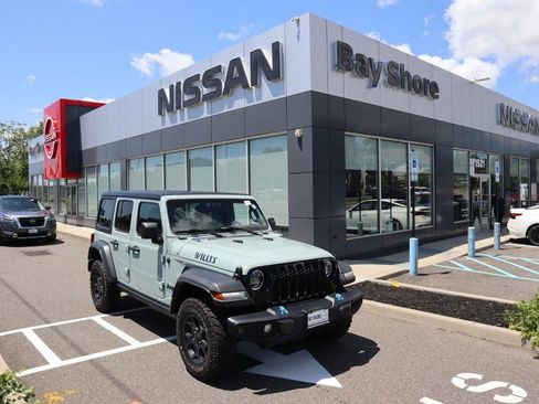 Used 2023 Jeep Wrangler Unlimited w/ Cold Weather Group AWD/4WD image 1
