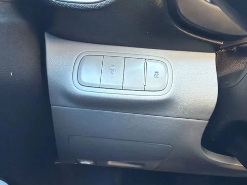 Used 2024 Hyundai Venue SEL FWD image 15
