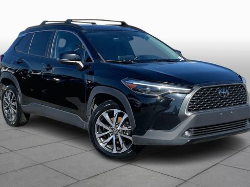 Used 2022 Toyota Corolla Cross XLE image 2