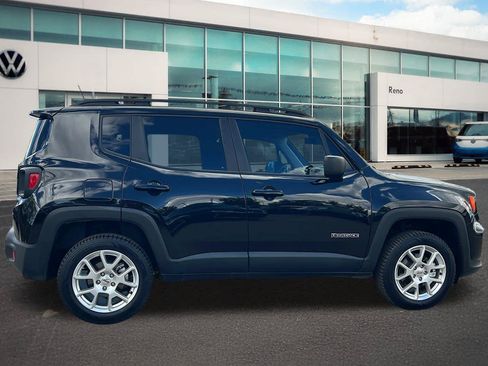 Used 2022 Jeep Renegade Latitude w/ Convenience Group AWD/4WD image 4