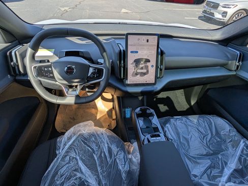 New 2026 Volvo EX30 Ultra w/ Protection Package Premier image 15