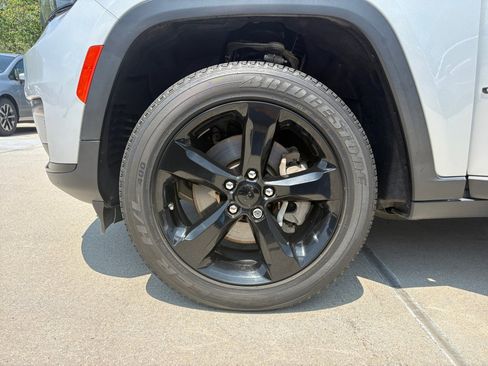 Used 2023 Jeep Grand Cherokee L Laredo AWD/4WD image 31