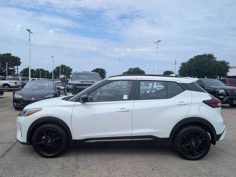 Used 2023 Nissan Kicks SR FWD image 3