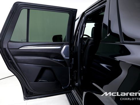 Used 2025 Cadillac Escalade V AWD/4WD image 17