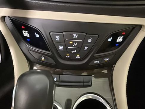 Used 2020 Buick Envision Essence FWD image 23