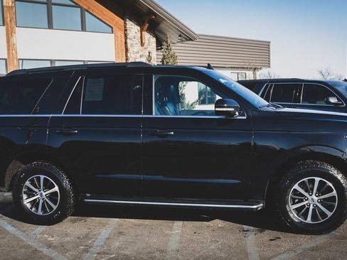 Used 2021 Ford Expedition XLT image 18