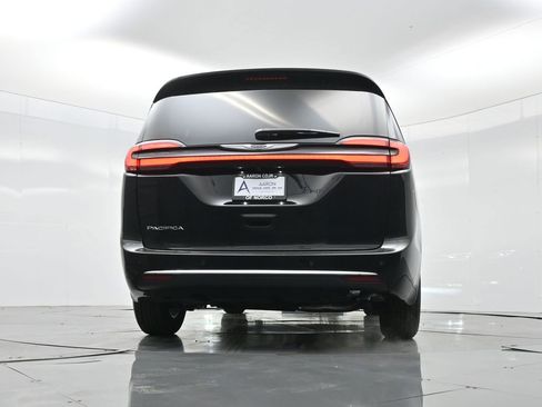 New 2026 Chrysler Pacifica Select image 43
