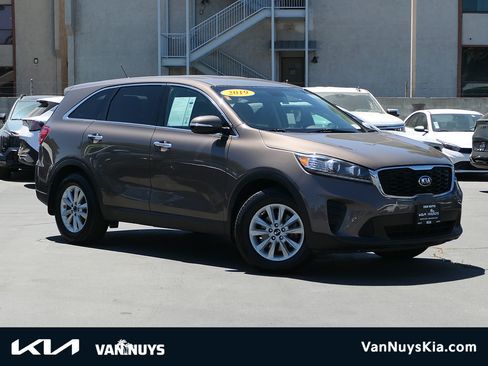 Used 2019 Kia Sorento FWD image 1