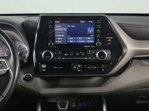 Used 2022 Toyota Highlander XLE image 26