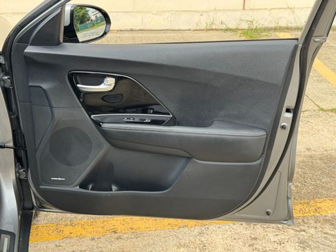 Used 2022 Kia Niro EX Premium FWD image 41