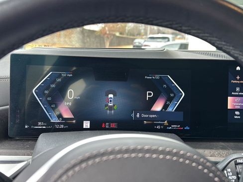 Used 2023 BMW X7 xDrive40i w/ Executive Package image 21