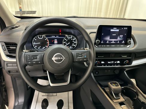 Certified 2024 Nissan Rogue SV image 3