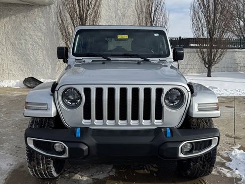Used 2023 Jeep Wrangler Unlimited Sahara w/ Cold Weather Group image 8