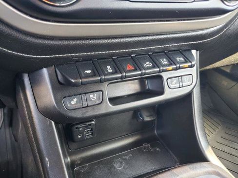 Used 2021 GMC Canyon Denali image 22