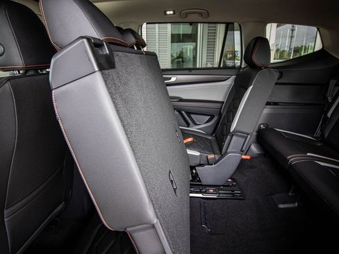 New 2026 Volkswagen Atlas Peak Edition image 30