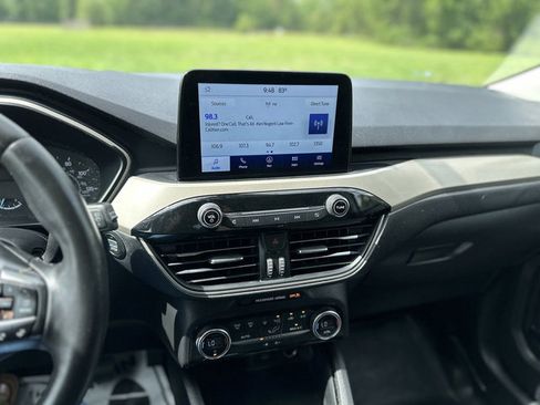 Used 2021 Ford Escape SE w/ Convenience Package FWD image 11