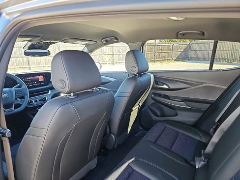 New 2026 Buick Envista Preferred image 9