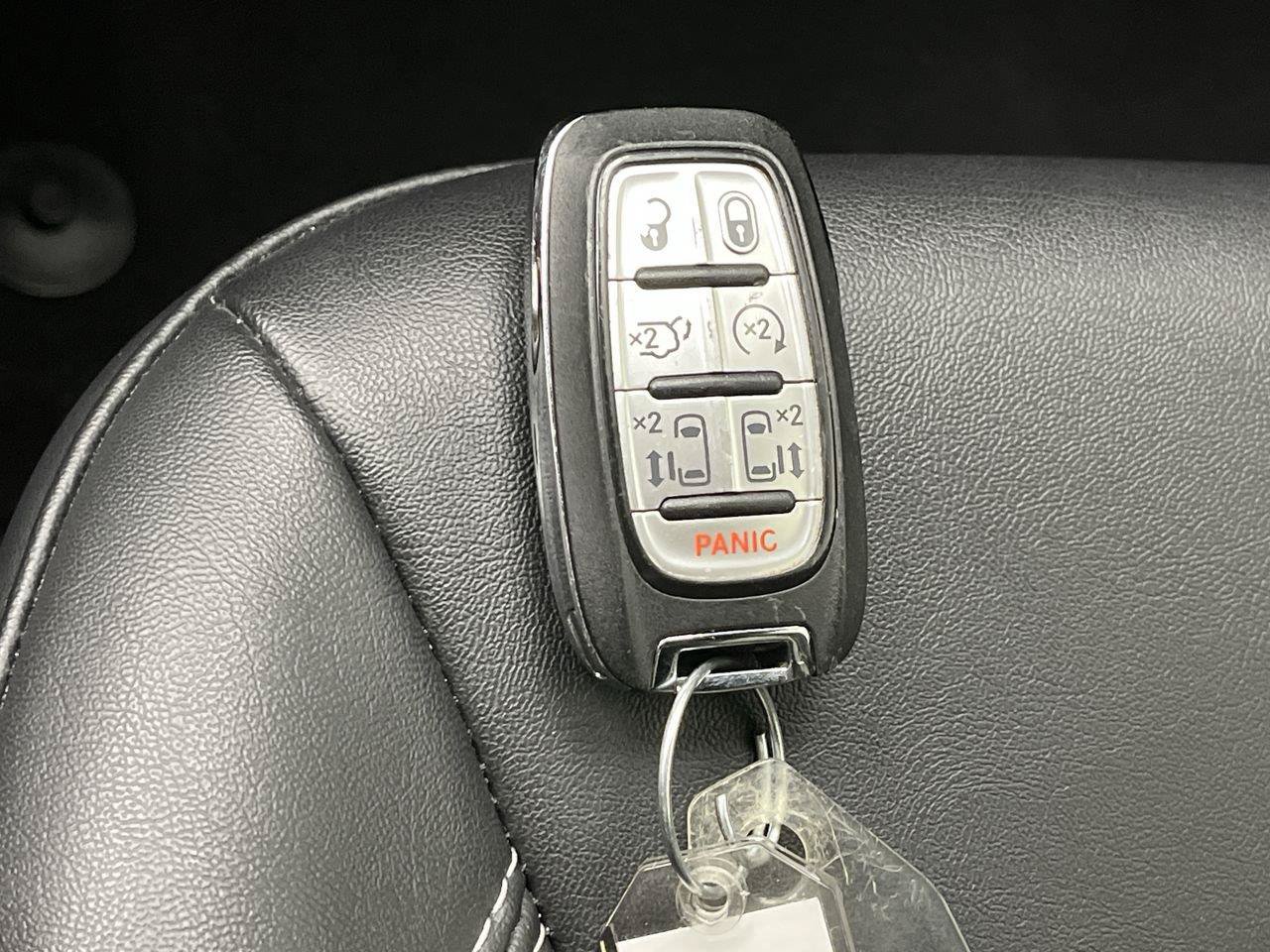 Used 2025 Chrysler Pacifica Select FWD image 26