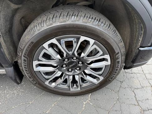 Certified 2024 GMC Sierra 1500 Denali Ultimate AWD/4WD image 7