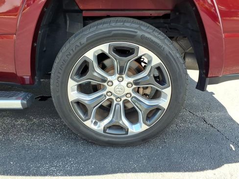 Used 2019 RAM 1500 Laramie AWD/4WD image 9