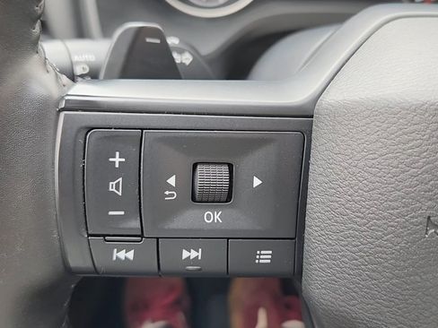 Used 2025 Nissan Rogue SV AWD/4WD image 12
