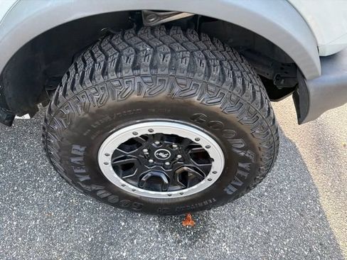 Used 2023 Ford Bronco 4-Door w/ Sasquatch Package AWD/4WD image 3