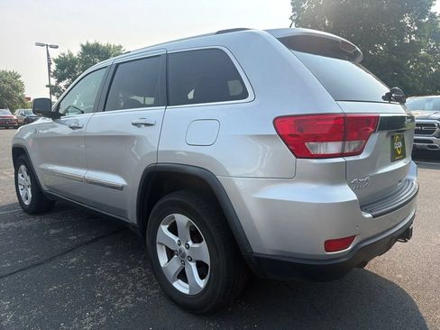 Used 2011 Jeep Grand Cherokee Laredo AWD/4WD image 5