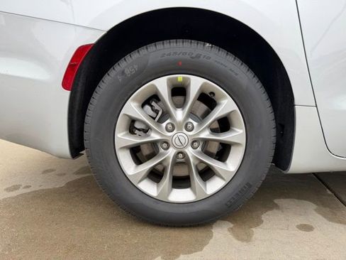 New 2026 Chrysler Pacifica Select image 9